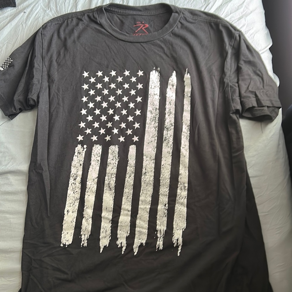 Men’s American flag tshirt